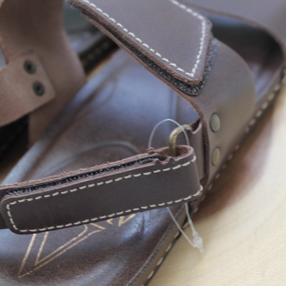 Classic‎ Casual Men\'s Leather Sandal